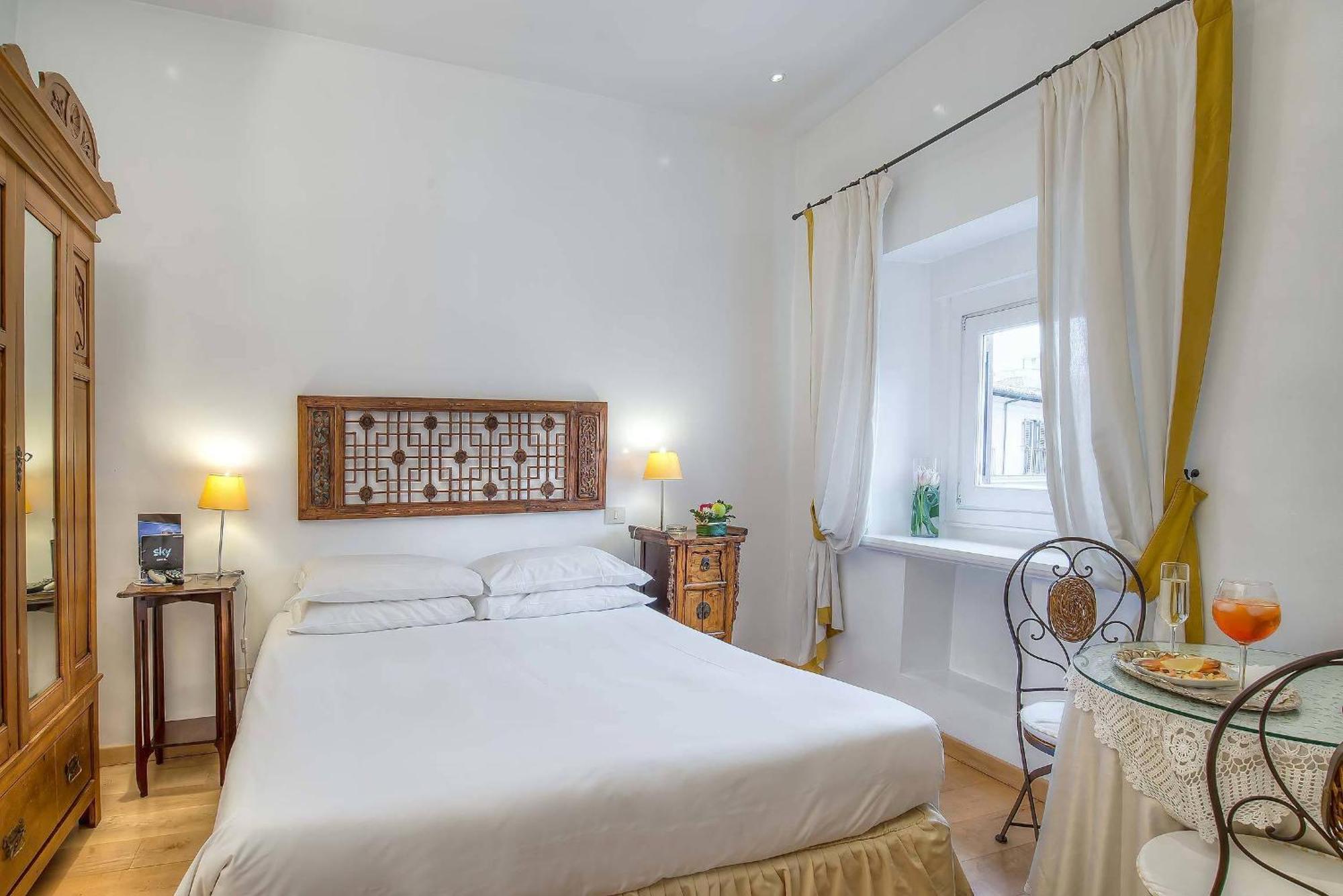 Double room with Trevi Fountain View,682180116:JPEG