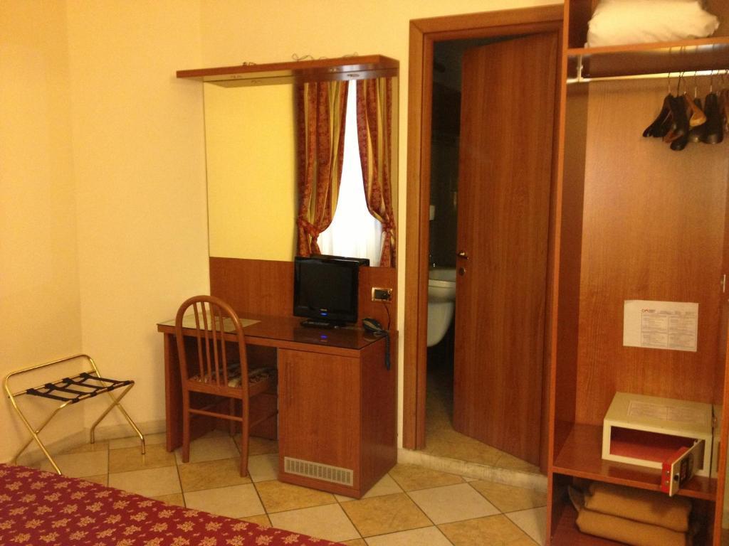 Double Room Small Double Bed,693709596:JPEG