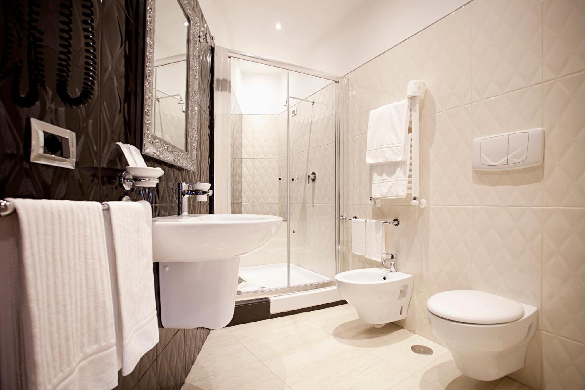 Standard Double or Twin Room,234290701:JPEG