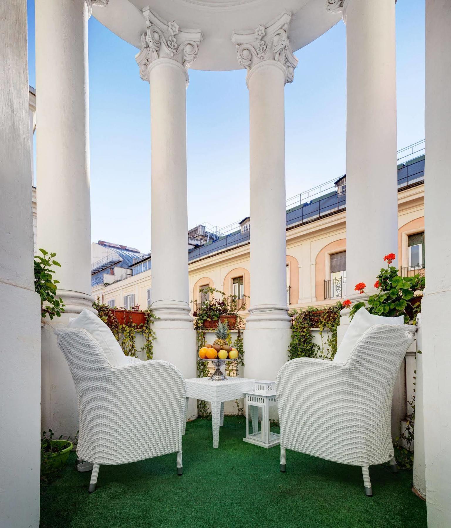 Royal Wellness Suite Balcony