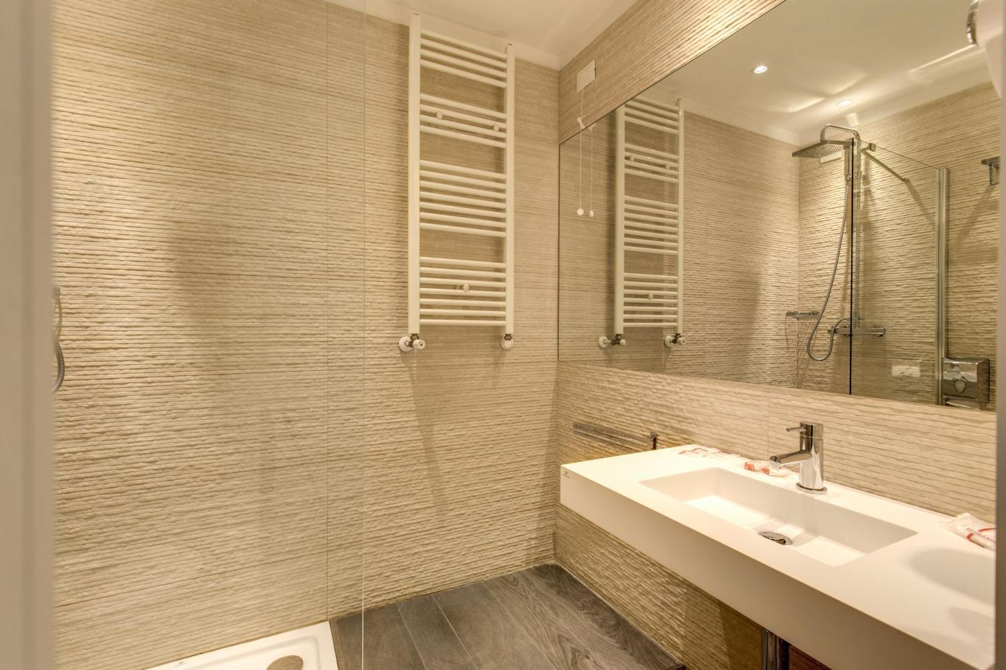 Basic Triple Room,704980660:JPEG