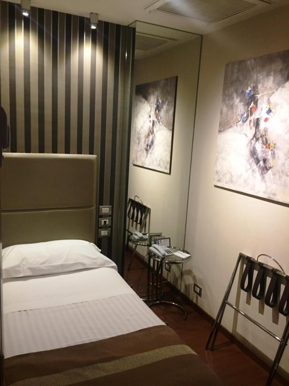 Classic Single Room,775305574:JPEG