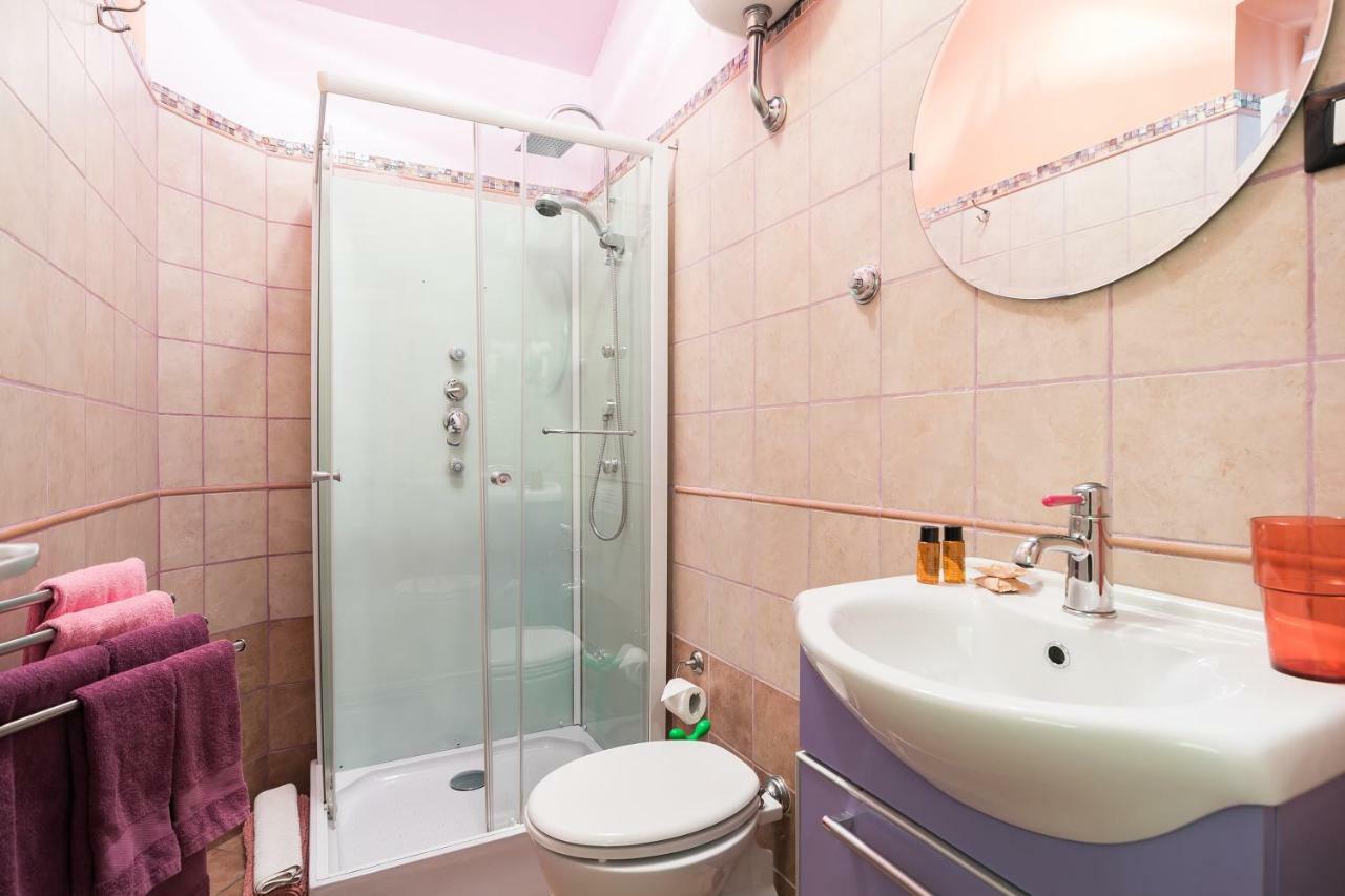 Deluxe One-Bedroom Apartment with Balcony