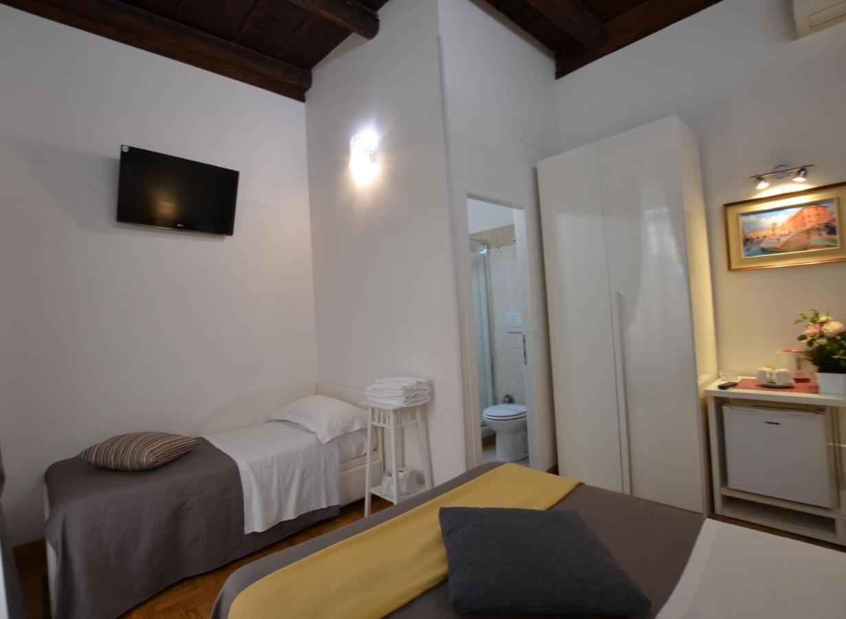 Two Connecting Rooms,991665601:JPEG