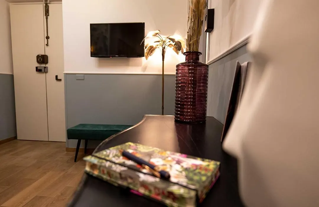 Smart Guesthouse Termini-1