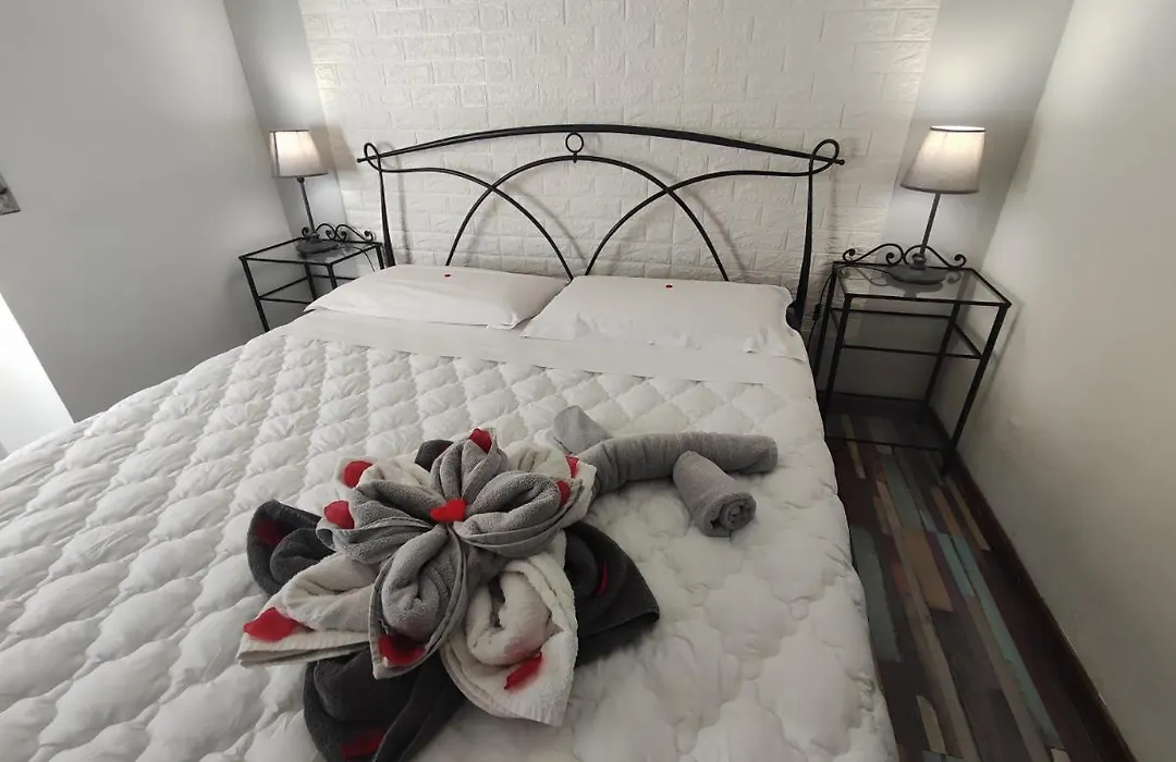 Romamor Suite-1