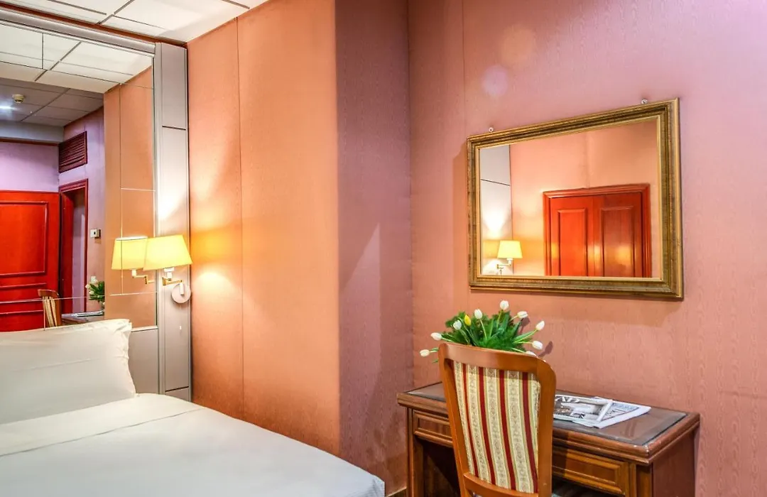 Castro Pretorio 64 Easy Rooms-1