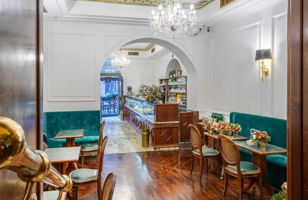 Daphne Trevi Suites-1