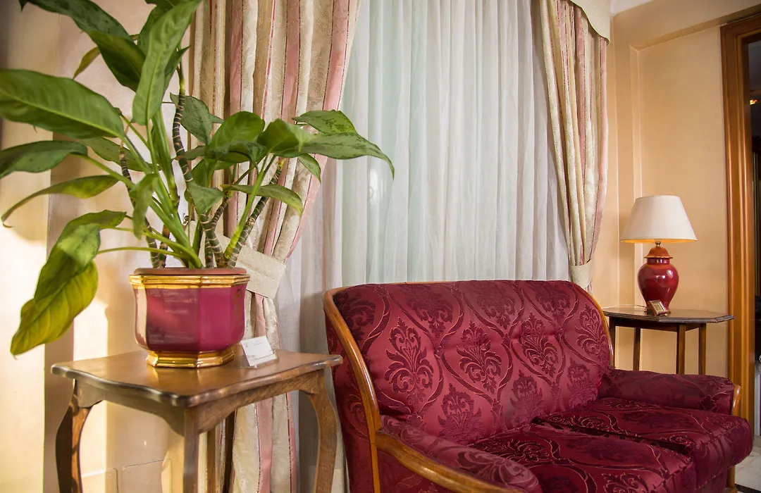 Hotel Arco Di Travertino-1