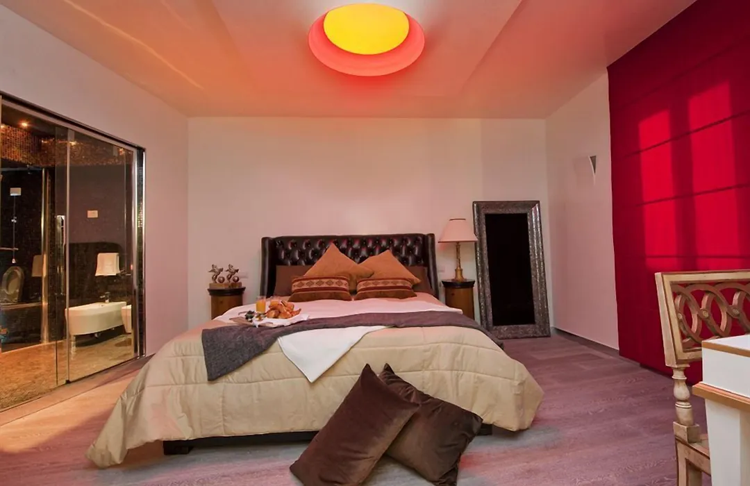 Pantheon Relais-1