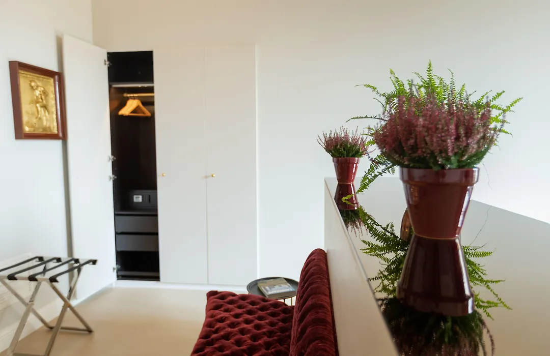 Domus 21 Luxury Suites-1