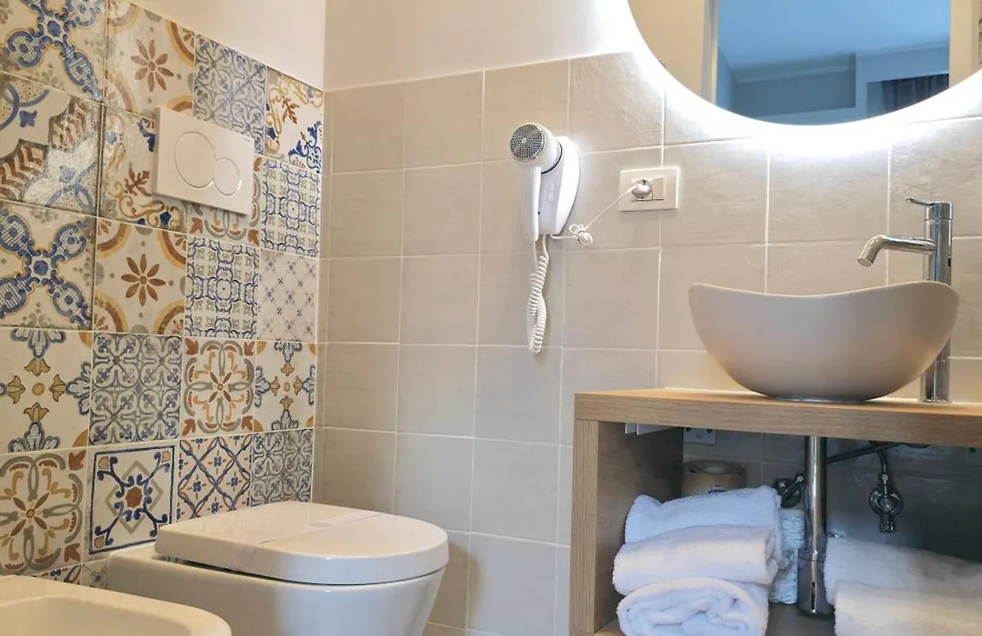 Amoroma Suite-1