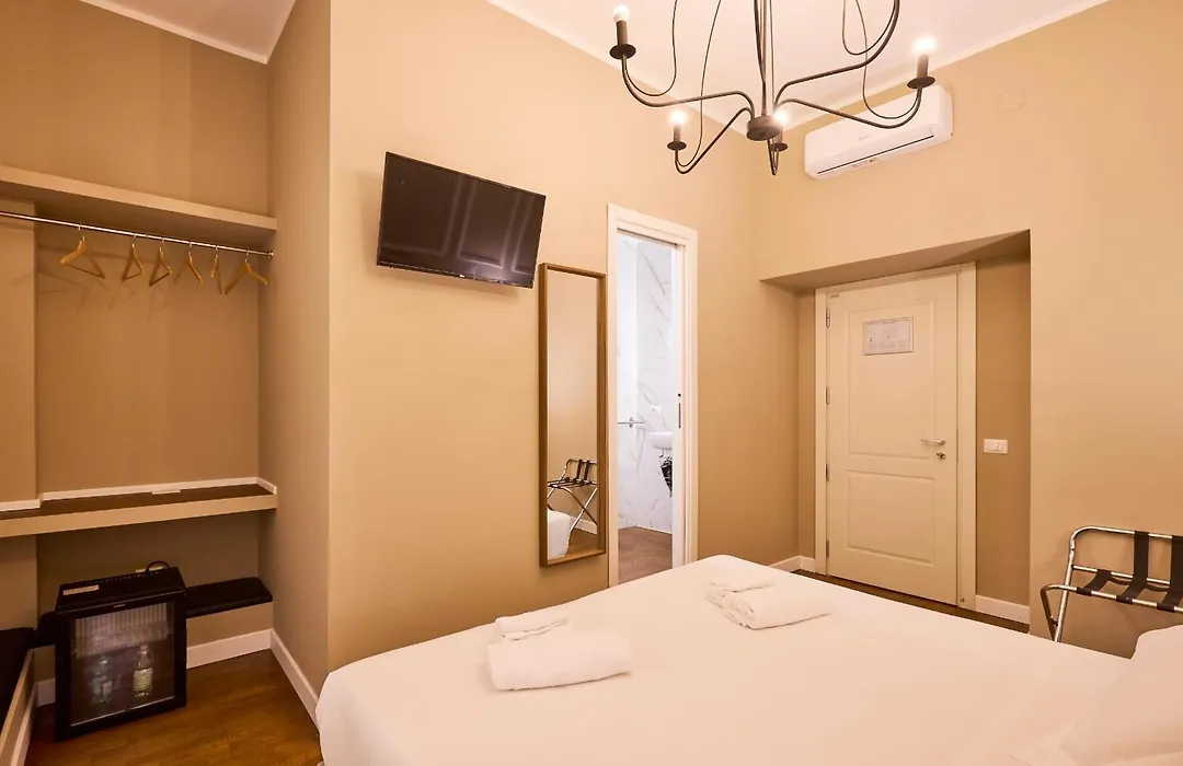 Dem Hotel-1