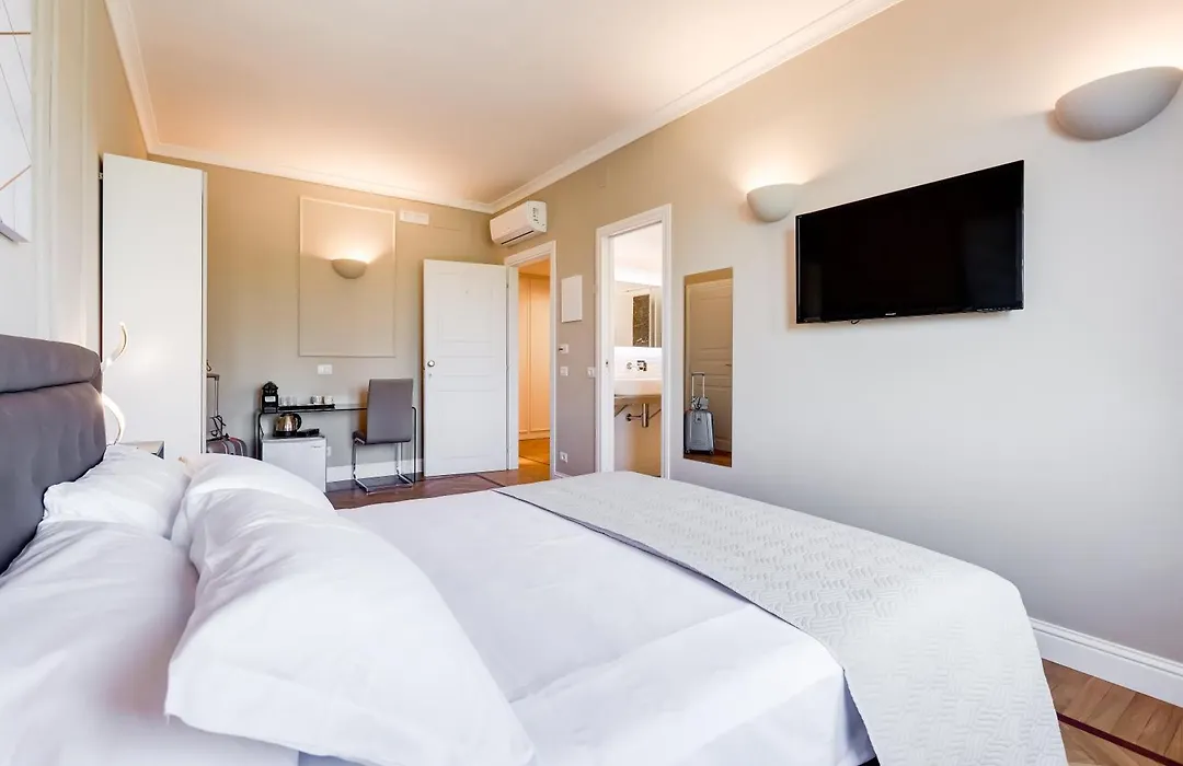 Mellini Palace Suites By Premium Suites Collection-1
