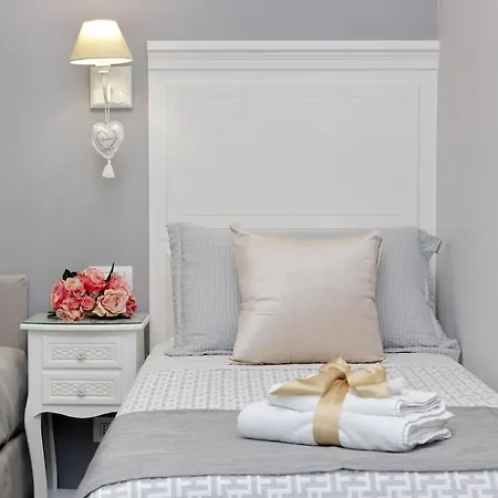Roman Holiday Suites-3
