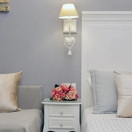 Roman Holiday Suites-2
