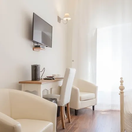 Donna Margherita Rome Suite & Rooms-2