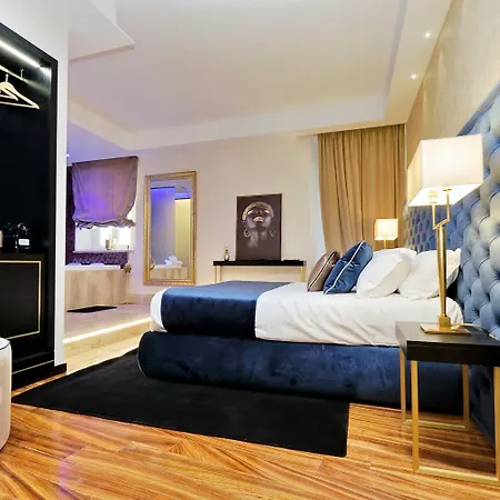 Spanish Diamond Luxury Suites & Jacuzzi-2