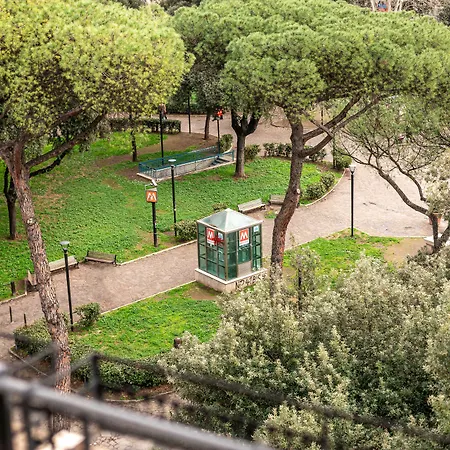 Re Di Roma Rooftop-3
