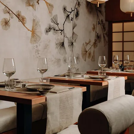 Hotel 77 Seventy-Seven - Maison D'Art Collection-3