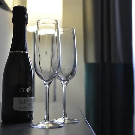 Place 24 Suites & Wellness-3