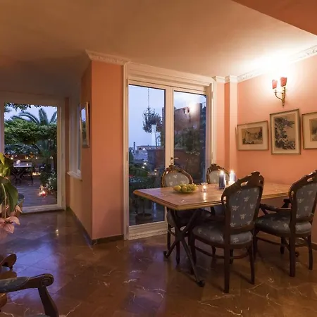 Episcopo Lipinsky Luxury Suites-3