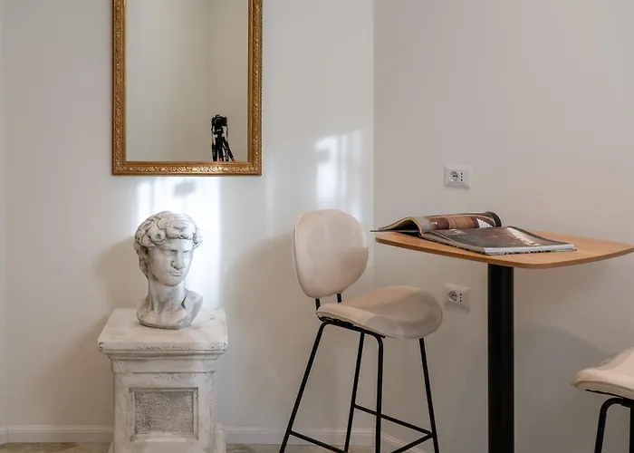 Romart Luxury Rooms
