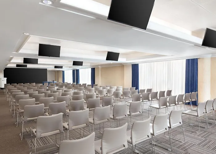 Courtyard By Marriott Rome Central Park
