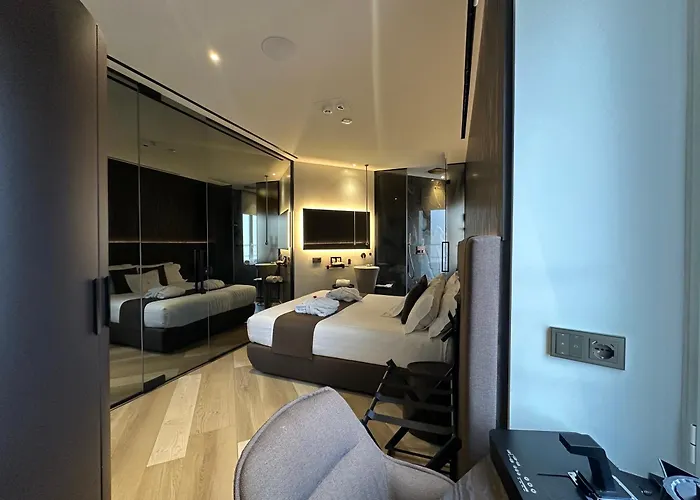 Tritone Luxury Suites Fontana Di Trevi Rome