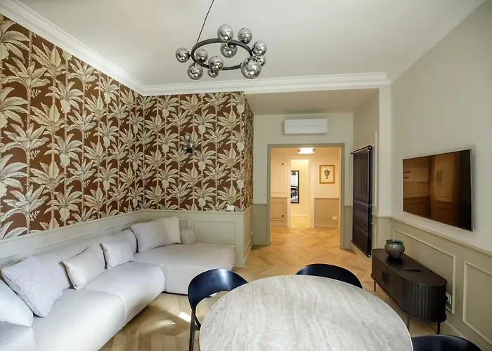 Elegant Apartment Near Pantheon Rome