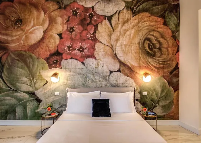 Little Queen Pantheon Rome